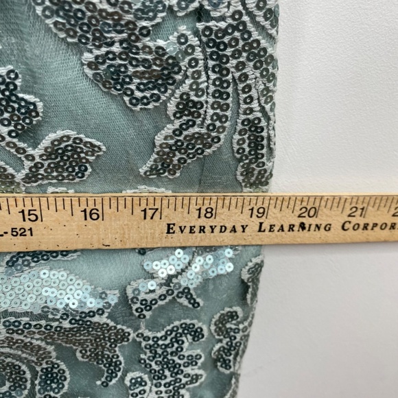 Tadashi Shoji Sequin Sheath Dress 8 Scalloped Lace Ice Silver Holiday New Years - Picture 11 of 12